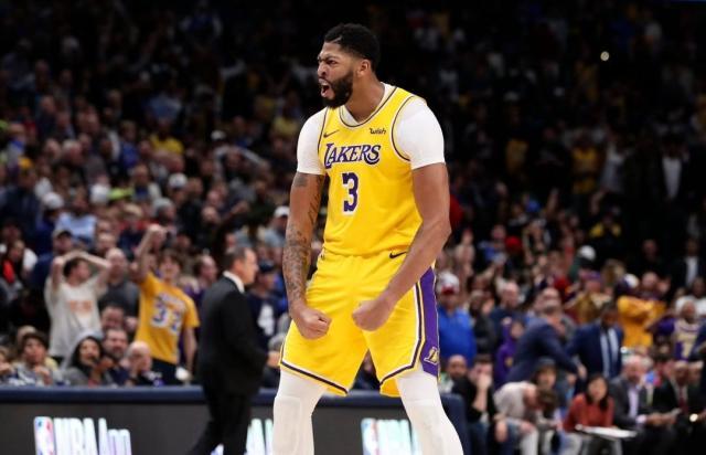 博鱼体育平台-戴维斯膝盖拉伤至少缺席4周 湖人迎赛季至暗时刻